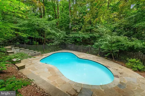 Exterior - 1426 Highwood Dr, Mclean, VA 22101 photo 9 of 10