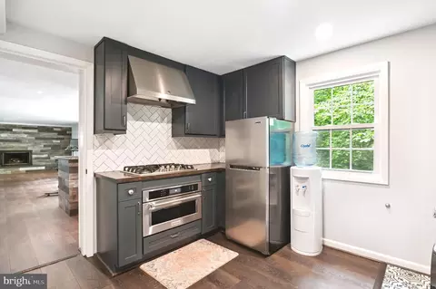 Kitchen - 1426 Highwood Dr, Mclean, VA 22101 photo 2 of 2