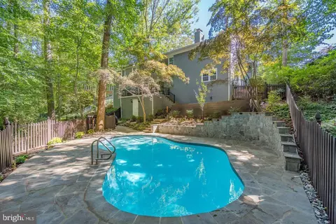 Exterior - 1426 Highwood Dr, Mclean, VA 22101 photo 2 of 10