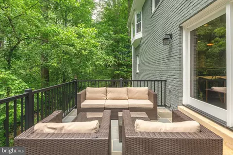 Exterior - 1426 Highwood Dr, Mclean, VA 22101 photo 5 of 10