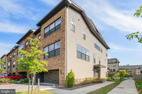 5525 Valmarana Way, Alexandria, VA 22312
