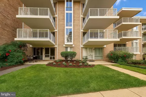 2605 Redcoat Dr #252, Alexandria, VA 22303