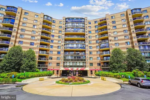 8380 Greensboro Dr #923, Mclean, VA 22102