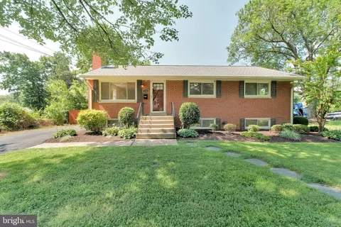 7705 Royston St, Annandale, VA 22003
