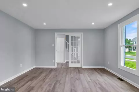 Living - 7401 Loughboro Ln, Springfield, VA 22150 photo 1 of 2