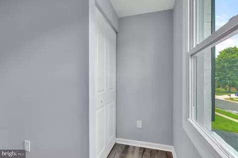Entry Way - 7401 Loughboro Ln, Springfield, VA 22150 photo 7 of 9