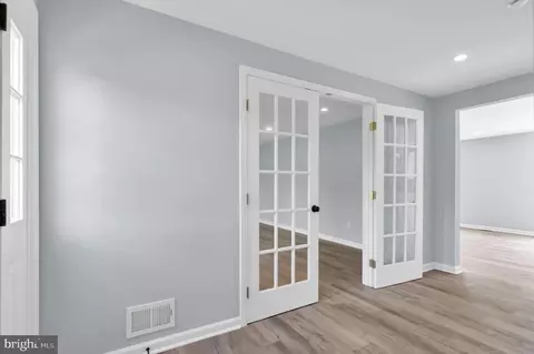 Entry Way - 7401 Loughboro Ln, Springfield, VA 22150 photo 2 of 9