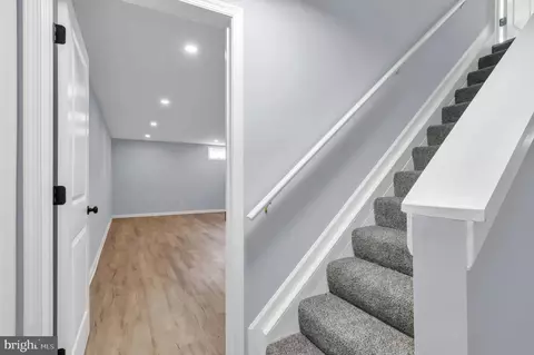 Entry Way - 7401 Loughboro Ln, Springfield, VA 22150 photo 8 of 9