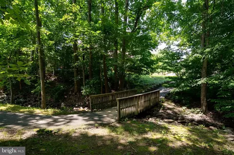 View/Area - 6909 Trillium Ln, Springfield, VA 22152 photo 2 of 4
