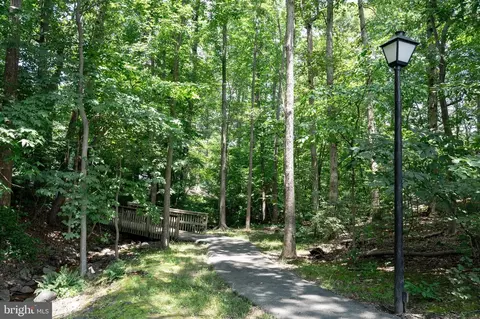 View/Area - 6909 Trillium Ln, Springfield, VA 22152 photo 1 of 4
