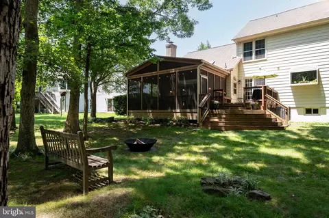 Exterior - 6909 Trillium Ln, Springfield, VA 22152 photo 15 of 22