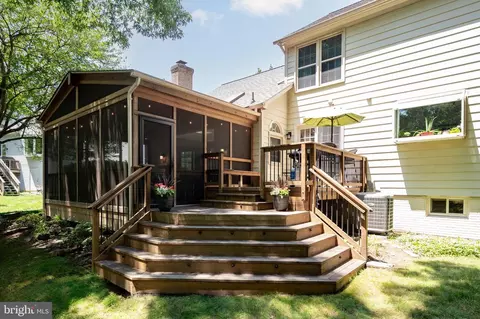 Exterior - 6909 Trillium Ln, Springfield, VA 22152 photo 9 of 22