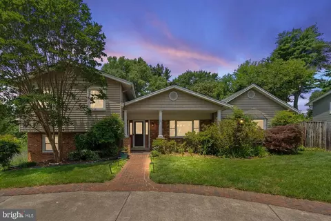 9750 Vale Rd NW, Vienna, VA 22181