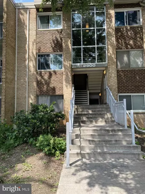 2900 Kings Chapel Rd #1, Falls Church, VA 22042