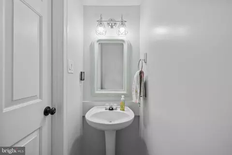 6388 Andrew Matthew Ter, Springfield, VA 22150 photo 17