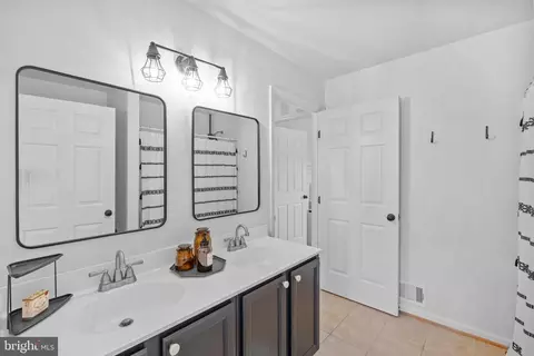 6388 Andrew Matthew Ter, Springfield, VA 22150 photo 32