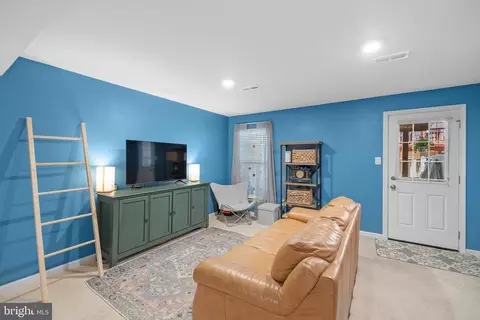 6388 Andrew Matthew Ter, Springfield, VA 22150 photo 3