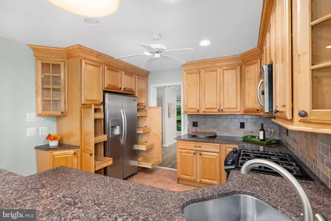 5409 Tripolis Ct, Burke, VA 22015 photo 9