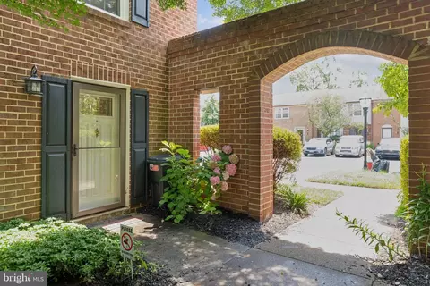 6013 Independence Way, Alexandria, VA 22312