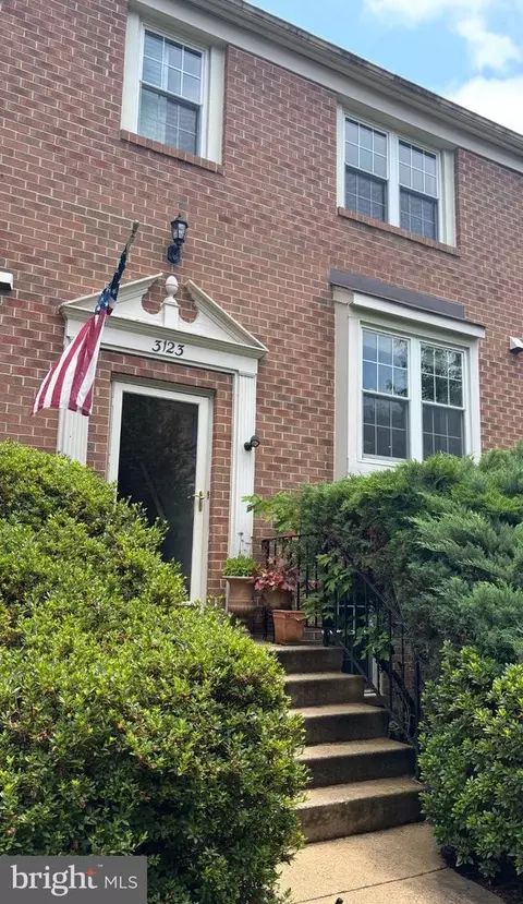 3123 Valentino Ct, Oakton, VA 22124