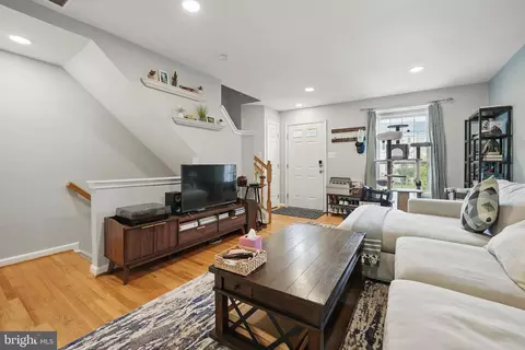 6383 Michael Robert Dr, Springfield, VA 22150 photo 4