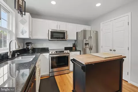 6383 Michael Robert Dr, Springfield, VA 22150 photo 8