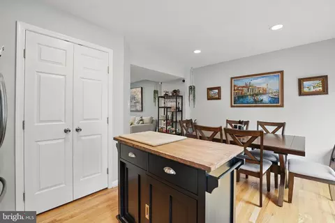 6383 Michael Robert Dr, Springfield, VA 22150 photo 9