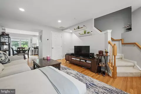 6383 Michael Robert Dr, Springfield, VA 22150 photo 3