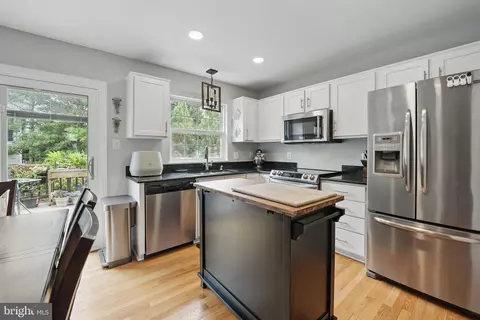 6383 Michael Robert Dr, Springfield, VA 22150 photo 7
