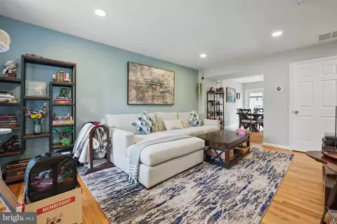 6383 Michael Robert Dr, Springfield, VA 22150 photo 2
