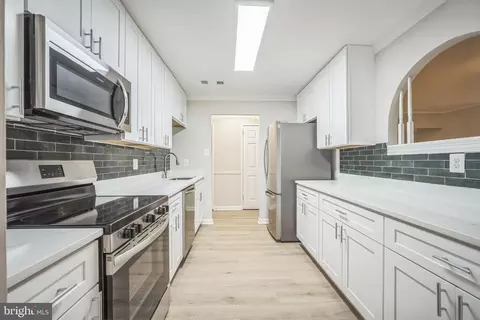 529 Florida Ave #202, Herndon, VA 20170