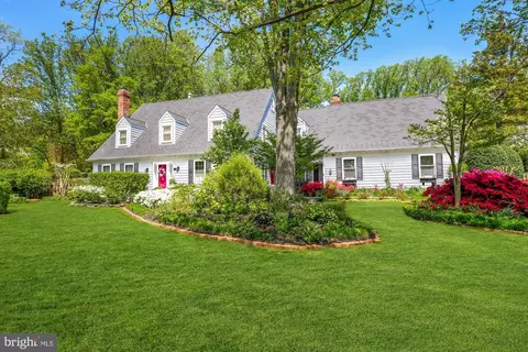 7112 Holyrood Dr, Mclean, VA 22101