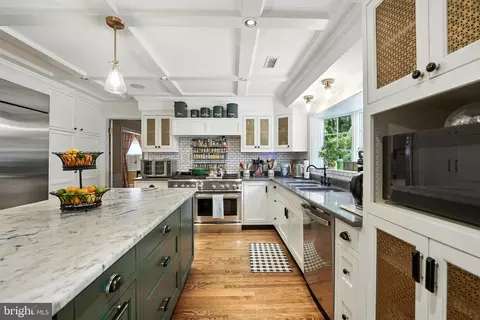 7112 Holyrood Dr, Mclean, VA 22101 photo 8