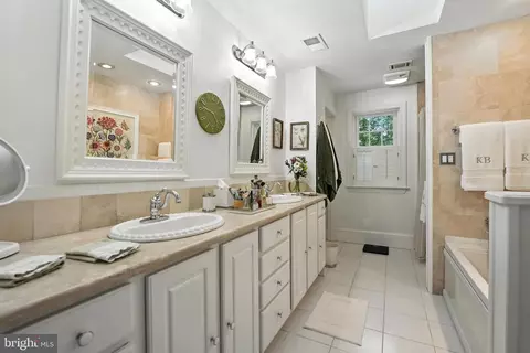 7112 Holyrood Dr, Mclean, VA 22101 photo 16