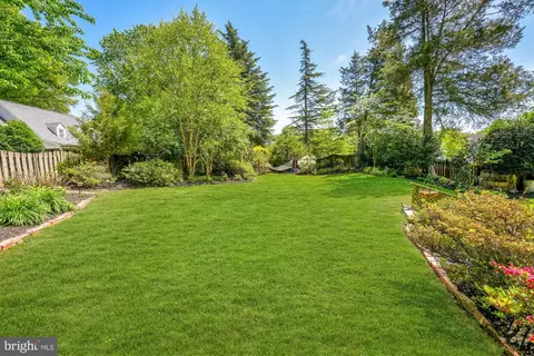 7112 Holyrood Dr, Mclean, VA 22101 photo 4