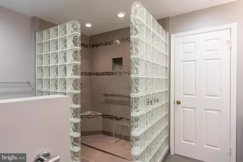 Bath - 6602 Madison Mclean Dr, Mclean, VA 22101 photo 3 of 6