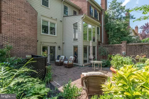 Exterior - 6602 Madison Mclean Dr, Mclean, VA 22101 photo 4 of 6