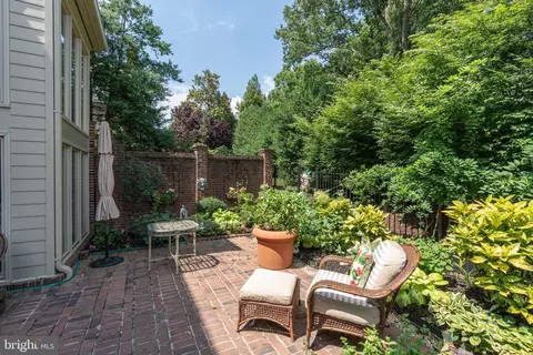 Exterior - 6602 Madison Mclean Dr, Mclean, VA 22101 photo 5 of 6