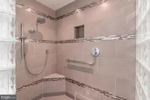 Bath - 6602 Madison Mclean Dr, Mclean, VA 22101 photo 4 of 6