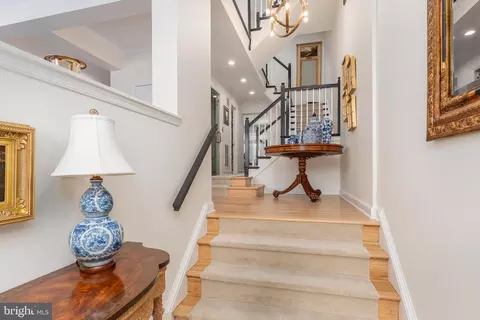 Entry Way - 6602 Madison Mclean Dr, Mclean, VA 22101 photo 2 of 8