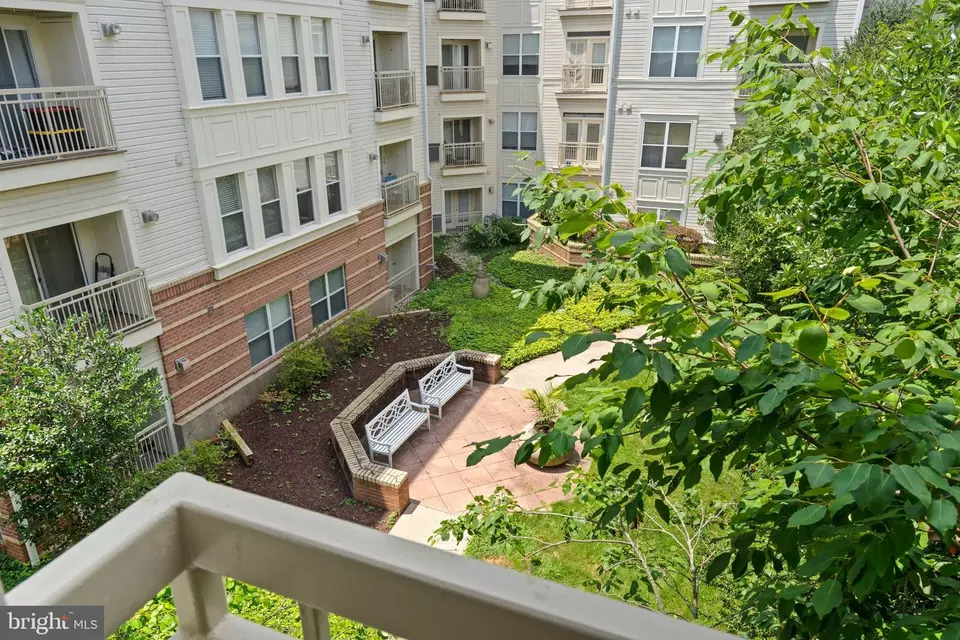 Exterior - 2791 Centerboro Dr #384, Vienna, VA 22181 photo 2 of 22
