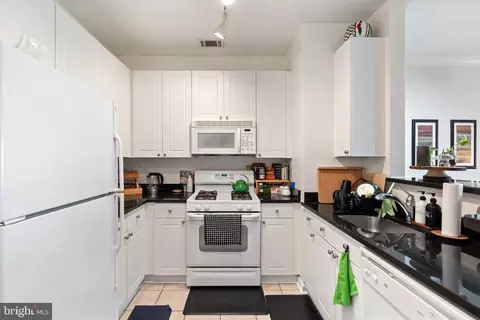 Kitchen - 2791 Centerboro Dr #384, Vienna, VA 22181 photo 1 of 2