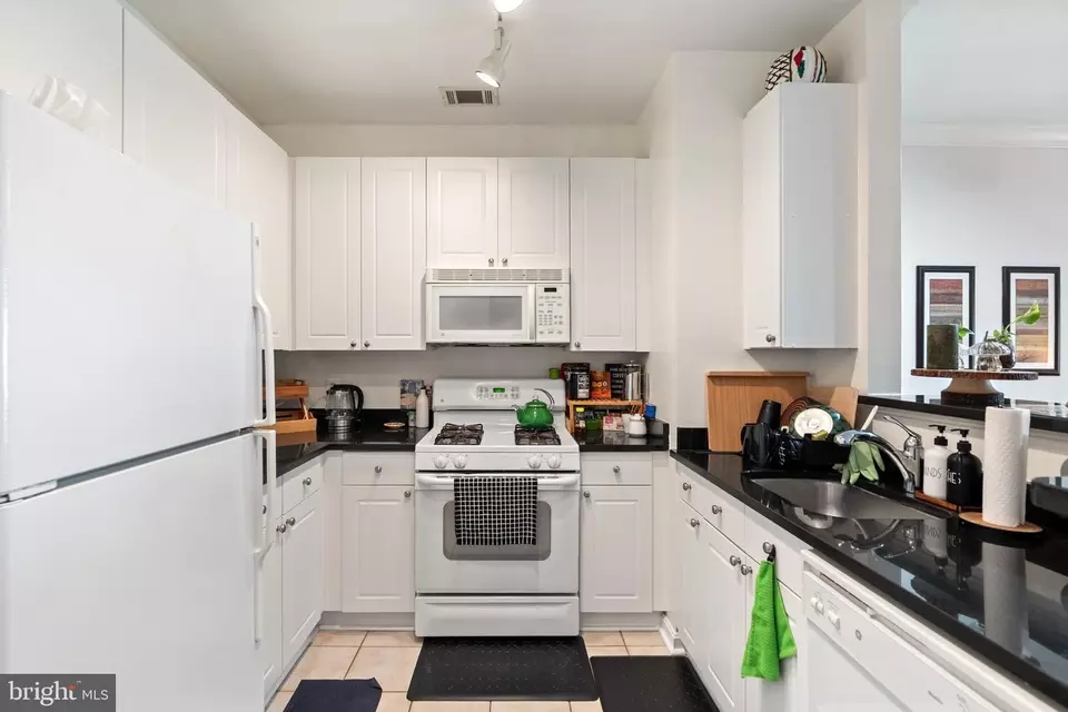 Kitchen - 2791 Centerboro Dr #384, Vienna, VA 22181 photo 1 of 2