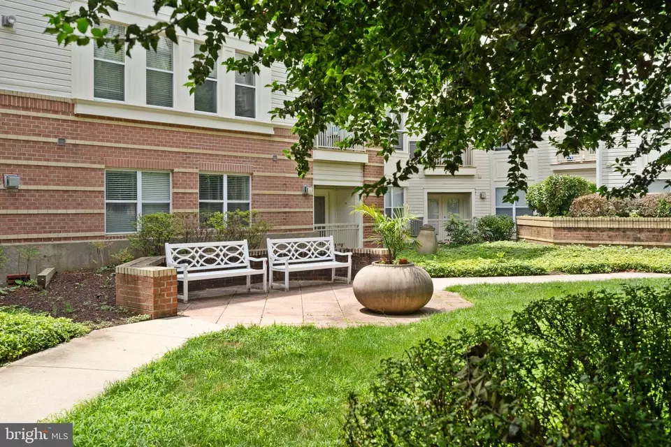 Exterior - 2791 Centerboro Dr #384, Vienna, VA 22181 photo 9 of 22