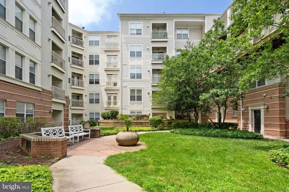 Exterior - 2791 Centerboro Dr #384, Vienna, VA 22181 photo 10 of 22