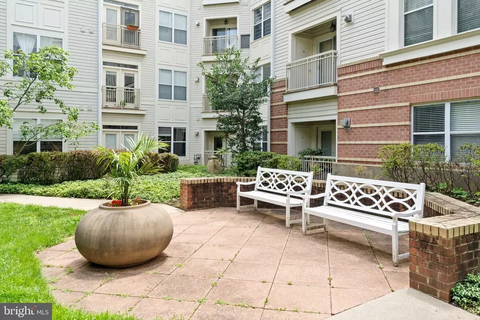 Exterior - 2791 Centerboro Dr #384, Vienna, VA 22181 photo 11 of 22