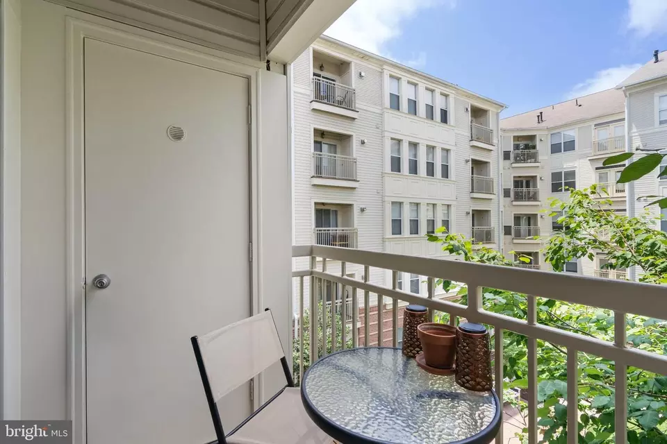 Exterior - 2791 Centerboro Dr #384, Vienna, VA 22181 photo 1 of 22