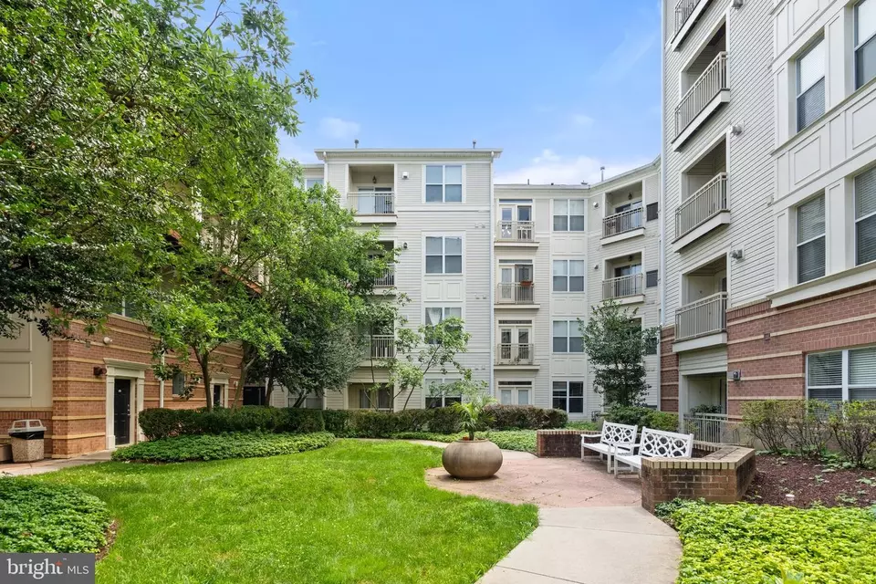Exterior - 2791 Centerboro Dr #384, Vienna, VA 22181 photo 12 of 22