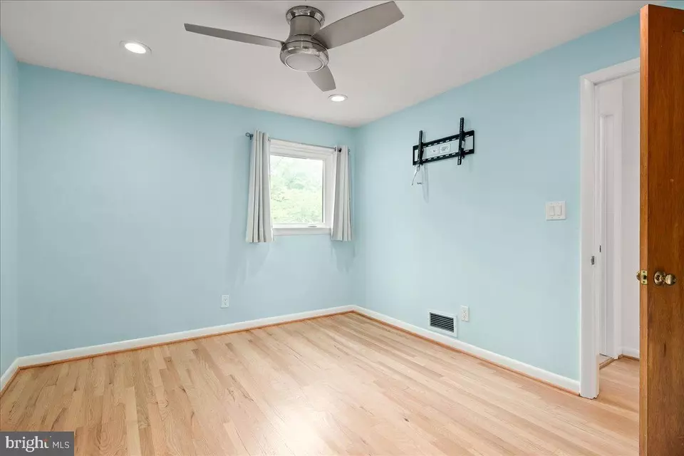Bedroom - 9026 Mcnair Dr, Alexandria, VA 22309 photo 6 of 8