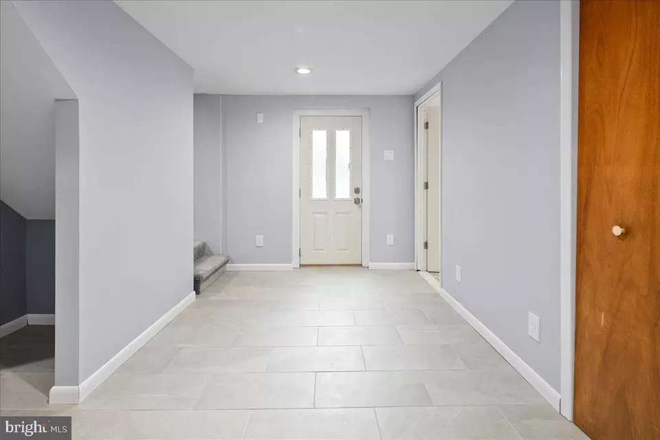 Entry Way - 9026 Mcnair Dr, Alexandria, VA 22309 photo 1 of 2